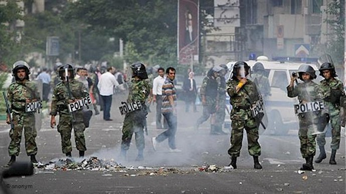 درگیری جوانان با نیروهای سرکوبگر رژیم _ آرشیو