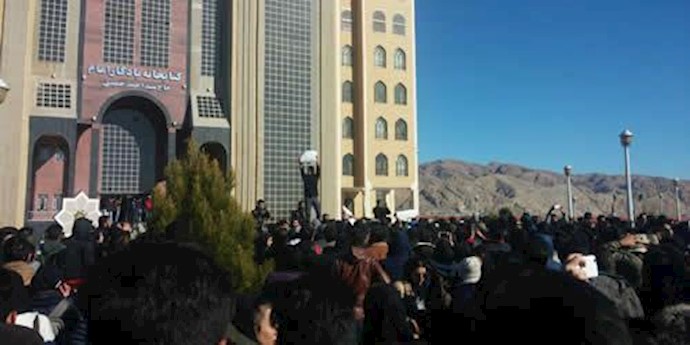 تجمع دانشجویان دانشگاه نجف آباد