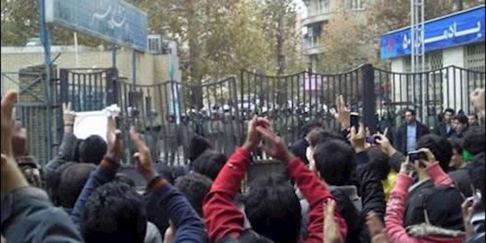 دانشجویان دانشگاه هنر تهران - قیام 88