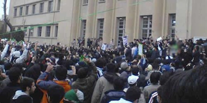 تجمع اعتراضی دانشجویان دانشکده فنی دانشگاه تهران - آرشیو