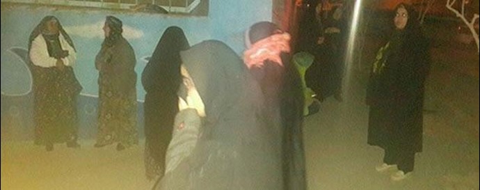تجمع خانواده‌های 6زندانی اعدام شده جلو زندان گوهر دشت