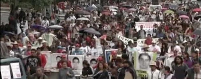تظاهرات دانشجویان مکزیک در اعتراض به قتل‌عام دانشجویان