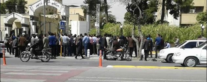 تجمع معلمین شیراز در مقابل استانداری 