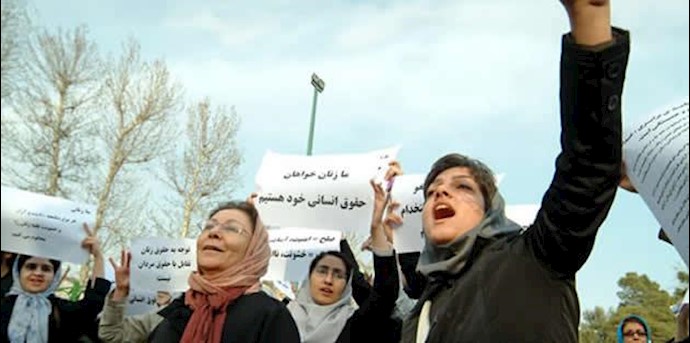 شرکت زنان در حرکتهای اعتراضی علیه رژیم آخوندی