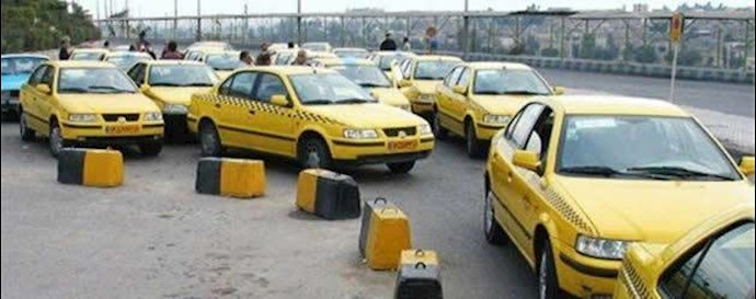  تجمع جمعی از رانندگان تاکسی مقابل سازمان تاکسیرانی شهر تهران