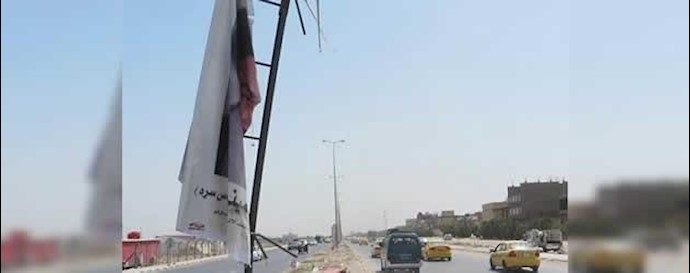 پاره کردن عکس منحوس خمینی در جاده فرودگاه بین‌المللی نجف 