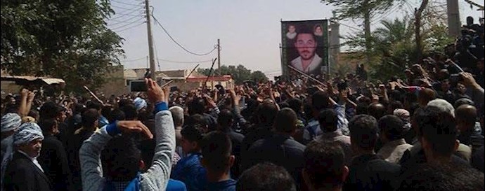 تظاهرات خشمگینانه مردم خرمشهر هنگام تشییع پیکر یونس عساکره