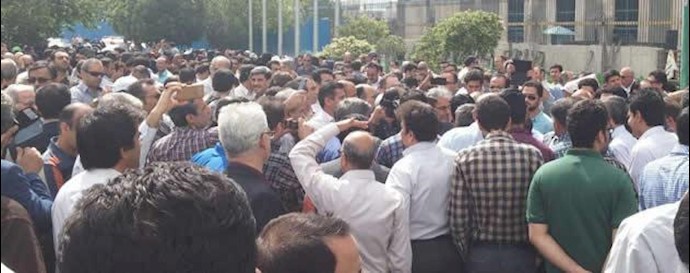 تظاهرات معلمان مقابل مجلس  ارتجاع در تهران - 17 اردیبهشت