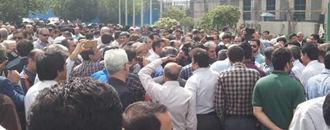 تظاهرات معلمان جلو مجلس ارتجاع در تهران - آرشیو