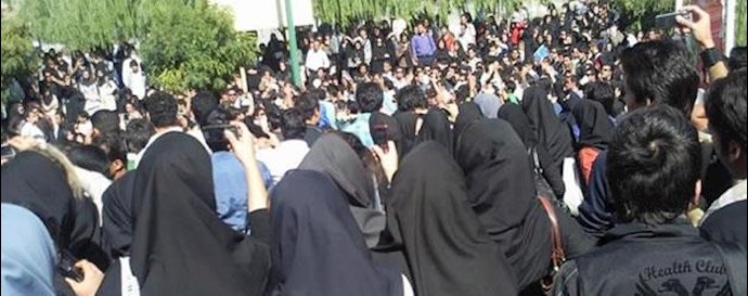 تهران - دانشجویان دانشگاه آزاد - آرشيو
