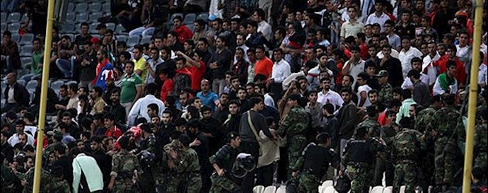 درگیری مردم و هواداران تیم پرسپولیس با نیروی انتظامی در ورزشگاه آزادی