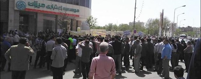  اعتراض مالباختگان مشهدی در میدان جهاد مشهد