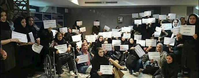 تجمع اعتراضی دختران دانشجو در تهران