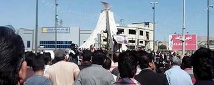 تجمع اعتراضی کارگران سیمان کارون