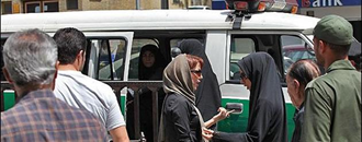 دستگیری زنان به جرم آخوند ساخته بدحجابی