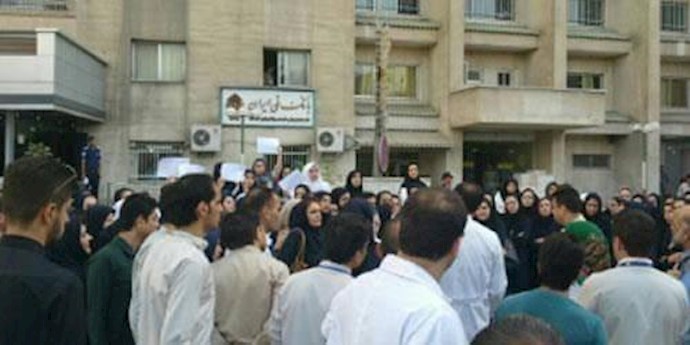 تجمع اعتراضی پرستاران و پزشکان - آرشیو