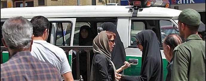 دستگیری زنان به جرم آخوند ساخته بدحجابی