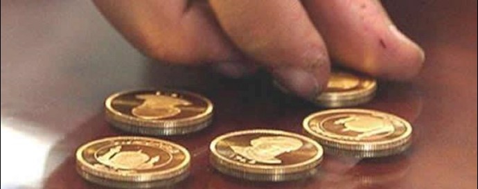 توزیع سکه طلا در دوران احمدی نژاد به شیوه قاجار 