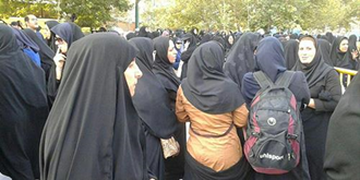 تجمع اعتراضی زنان معلم پیش دبستانی در مقابل مجلس ارتجاع - آرشیو