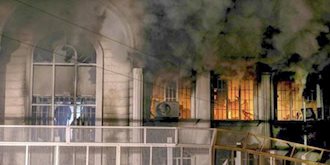 سفارت عربستان سعودی در تهران که توسط عوامل رژیم به آتش کشیده شد 