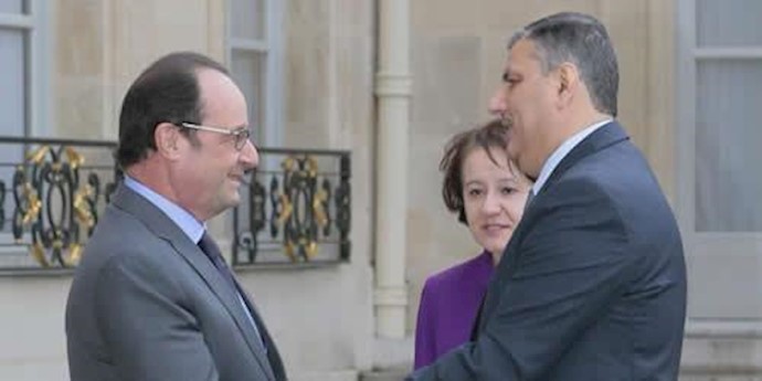 فرانسوا اولاند رئیس‌جمهور فرانسه و ریاض حجاب رئیس هیأت مذاکره‌کننده سوریه در پاریس 