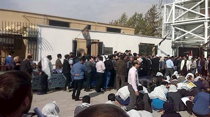 تجمع اعتراضی کارکنان شرکتی مخابرات مقابل مجلس ارتجاع برای دومین روز متوالی