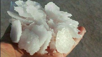 چیپ‍سی شکل شدن نمک های حاشیه دریاچه ارومیه