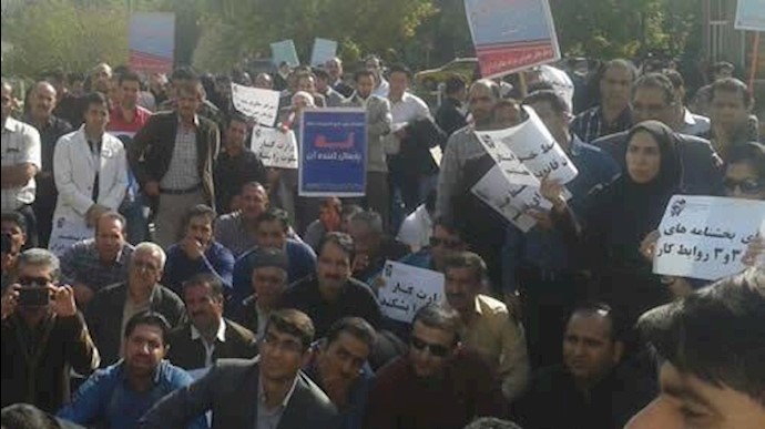 تجمع اعتراضی کارکنان مخابرات مقابل مجلس ارتجاع - آرشيو