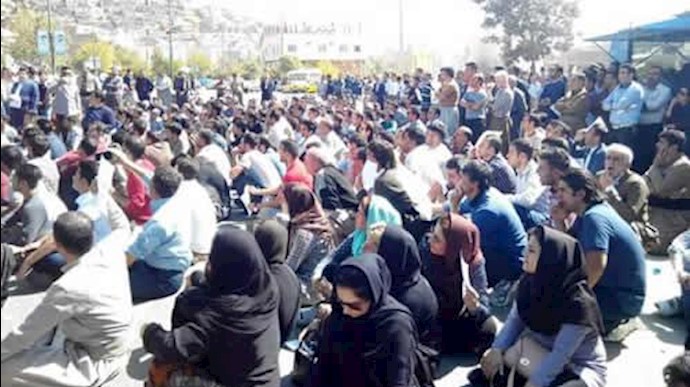 ادامه تجمع مردم مریوان در میدان بیساران 