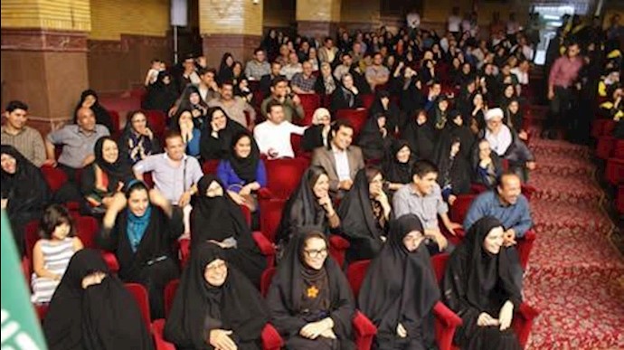 تبعیض جنسی در دانشگاه قم و اعتراض دانشجویان دختر نسبت به تحقیر و سرکوب آنها