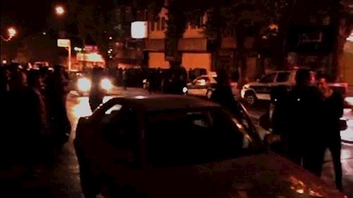 تجمع اعتراضی مردم کرمانشاه مقابل دفتر مرکزی فرش و گلیم
