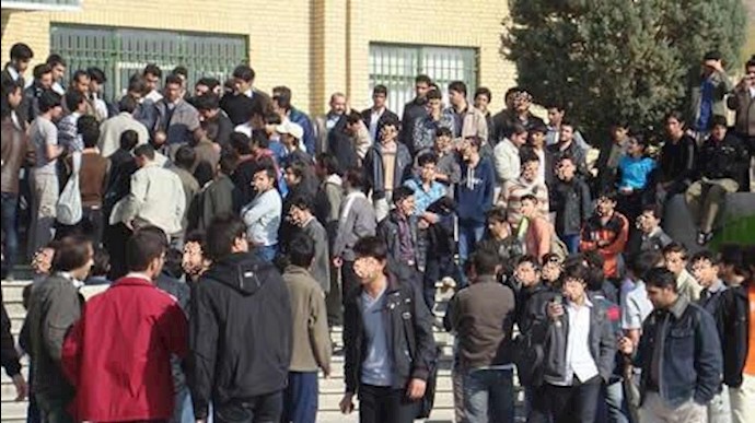 تجمع اعتراضی دانشجویان دانشگاه رازی کرمانشاه - آرشیو