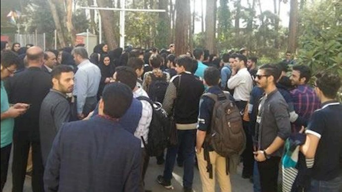 تجمع اعتراضی دانشجویان دانشگاه خوارزمی