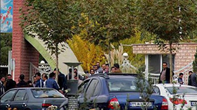 تجمع اعتراضی کارگران پیمانی قطار شهری کرج