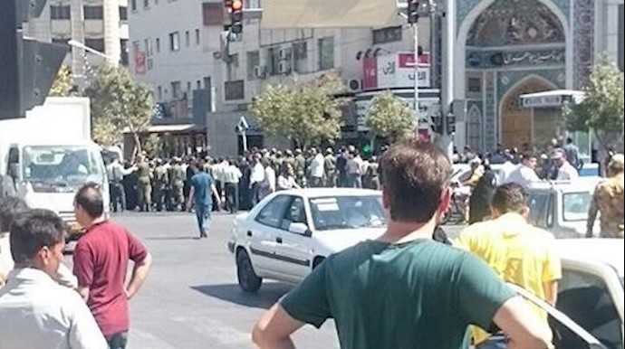 تجمع اعتراضی غارت شدگان مؤسسه پدیده در مشهد-آرشیو