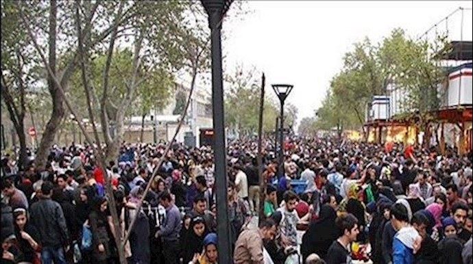 مردم و جوانان در ایران رو در روي نمايشهاي آخوندها