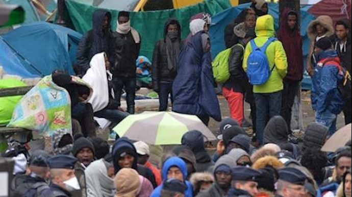 انتقال سه هزار پناهجو توسط پلیس به حومه شهر پاریس
