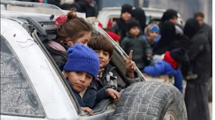 کودکان سوری با علامت پیروزی خاتمه موفقیت‌آمیز تخلیه شرق حلب را نشان می‌دهند