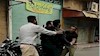 ضرب وشتم دستفروش اهوازی با ضربات شوکر