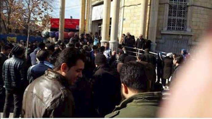 تجمع متقاضیان مسکن مقابل دیوان عدالت اداری رژیم