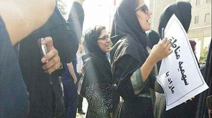 تجمع اعتراضی دانشجویان دانشگاه آزاد علوم پزشکی تهران-آرشیو