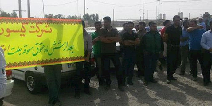 تجمع اعتراضی کارگران قطار شهری اهواز -آرشیو