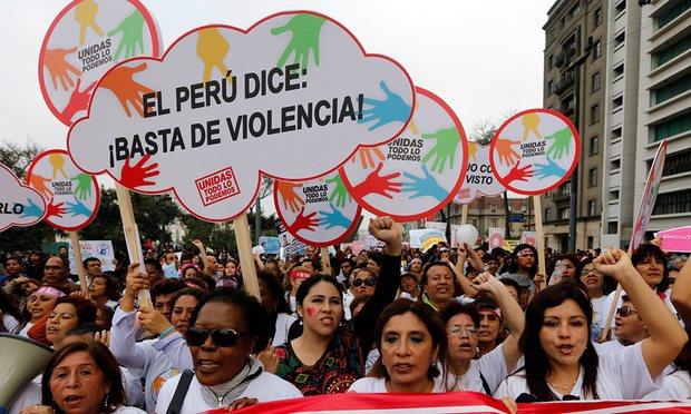 راهپیمایی در اعتراض به خشونت علیه زنان در پرو