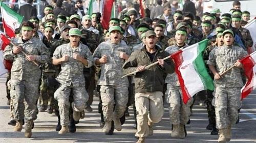 بالصور الحوثيون يرتدون زي الحرس الثوري الإيراني