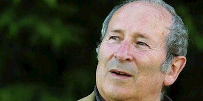 آرنولد وسکر نمایشنامه نویس مشهور انگلیسی