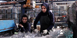 نداشتن امنیت شغلی ر از اصلی‌ترین دغدغه‌های زنان کارگر در ایران تحت حاکمیت آخوندهای حاکم