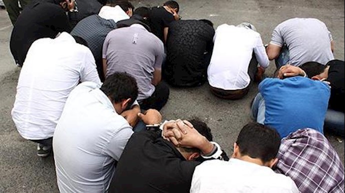 دستگیری جوانان در ایران