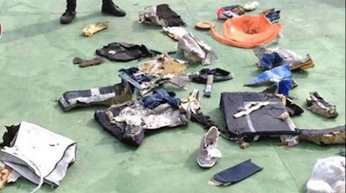 وسایل شخصی مسافران هواپیمای سقوط کرده مصری