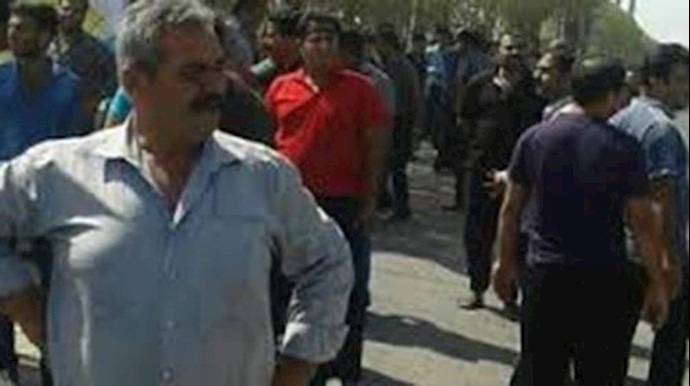 ادامه اعتصاب رانندگان خودروهای سنگین در پایانه بوشهر