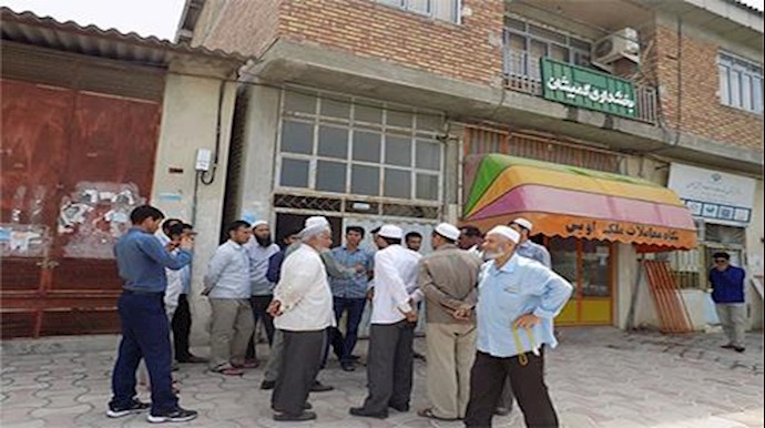 تجمع اعتراضی مردم چارقلی در استان گلستان در اعتراض به قطع آب